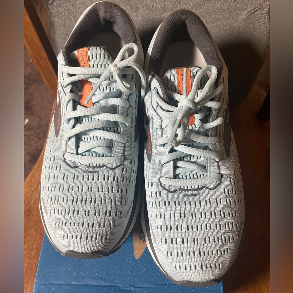 Brooks Ghost 13 baby Blue running tennis shoes Size 9 (worn once indoors)